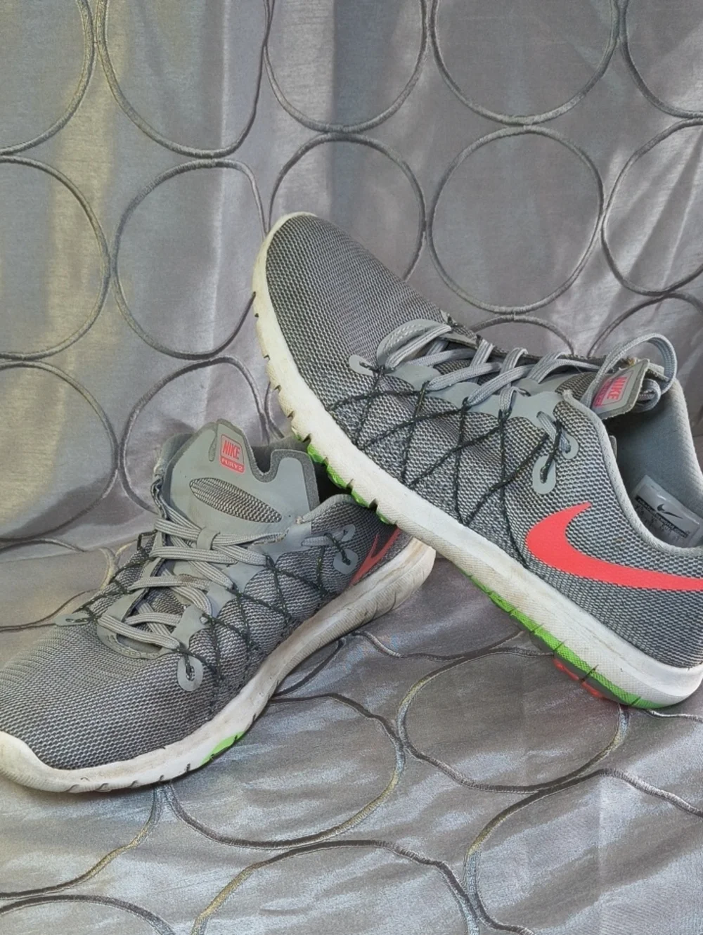 Nike Flex Fury 2 Grey Mesh Sneakers with Pink Swoosh and Green Outsole Size 7.5